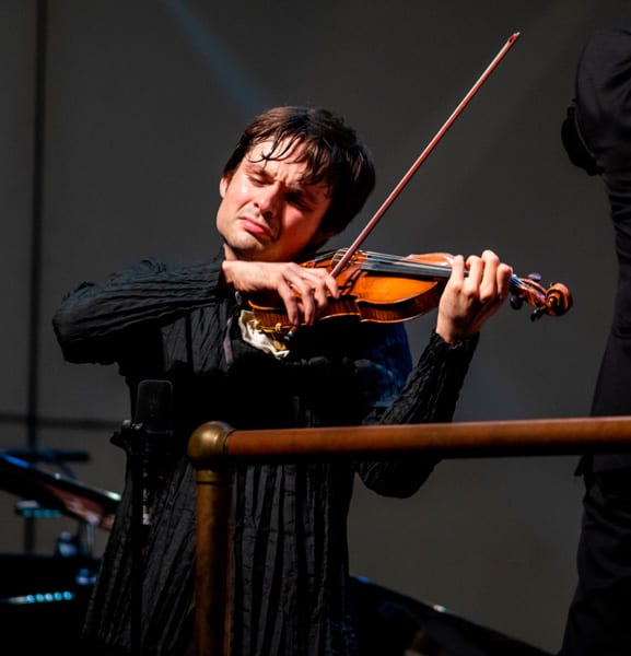Spanish-born violinist Francisco Fullana, winner of the 2018 Avery Fisher Career Grant, has been hailed as a "rising star" (BBC Music Magazine), an "amazing talent" (conductor Gustavo Dudamel) and "frighteningly awesome" (Buffalo News). His Carnegie Hall recital debut was noted for its “joy and playfulness in collaboration ... it was perfection” (New York Concert Review).